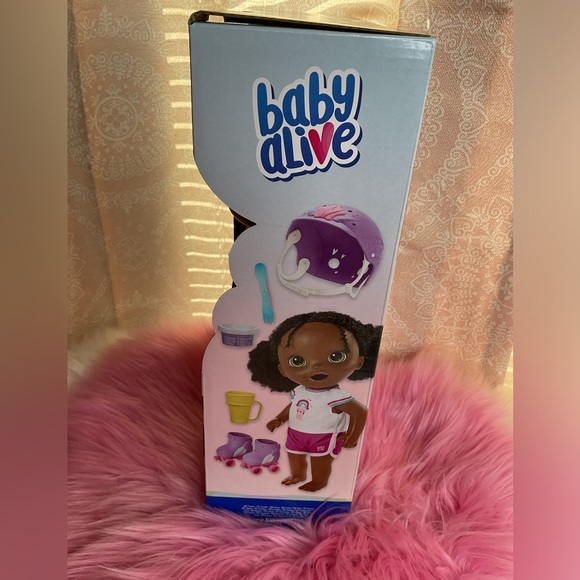 Baby Alive Roller Skate Doll (African American) - Picture 4 of 6